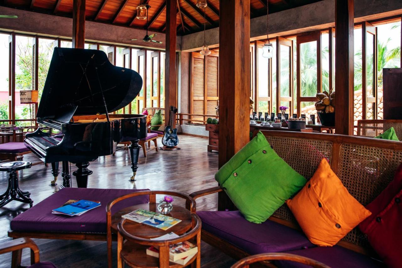 Utmt - Underneath The Mango Tree Spa & Beach Resort ディックウェラ エクステリア 写真