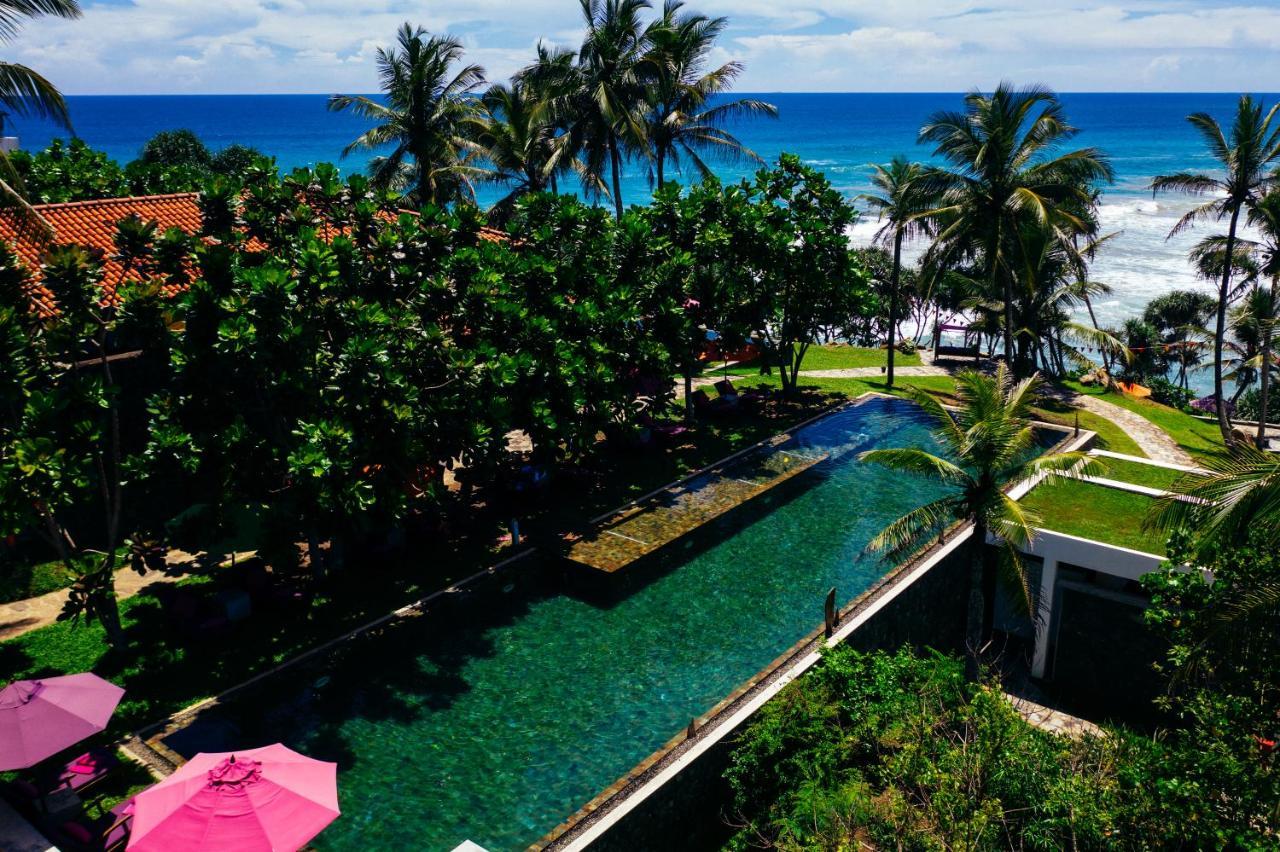 Utmt - Underneath The Mango Tree Spa & Beach Resort ディックウェラ エクステリア 写真