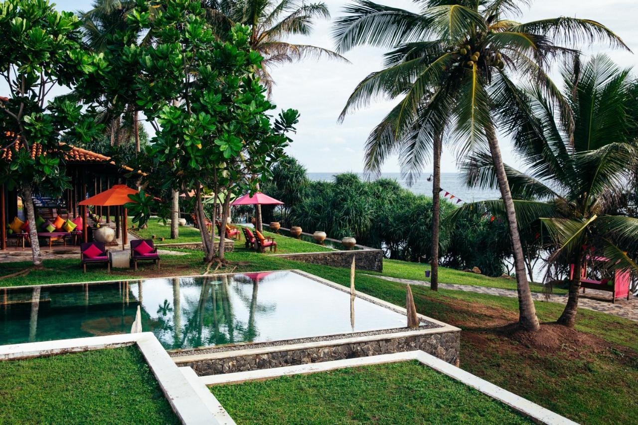 Utmt - Underneath The Mango Tree Spa & Beach Resort ディックウェラ エクステリア 写真