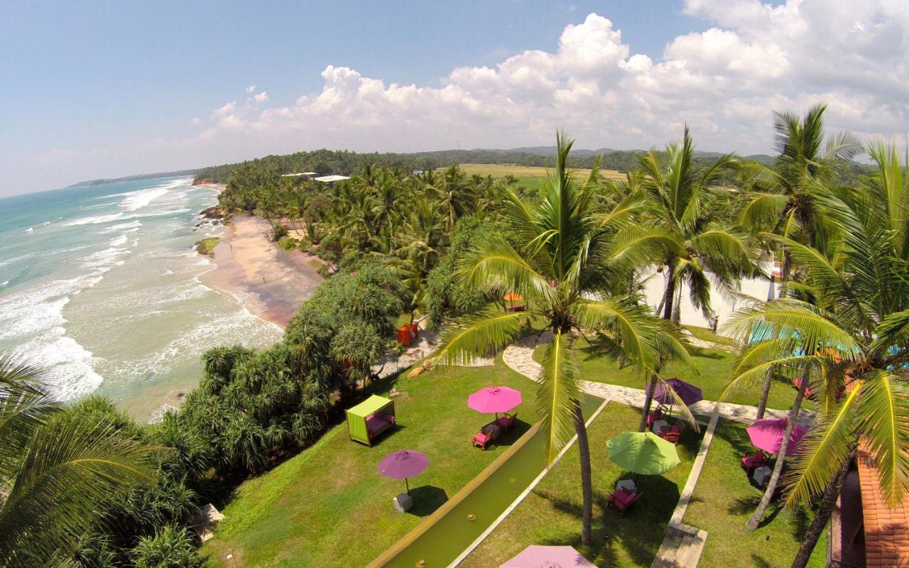 Utmt - Underneath The Mango Tree Spa & Beach Resort ディックウェラ エクステリア 写真