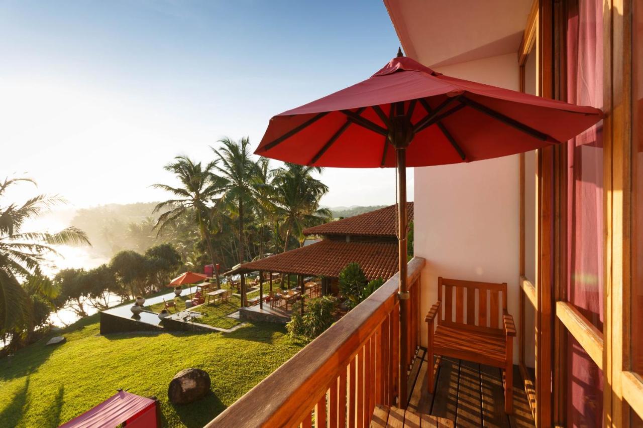 Utmt - Underneath The Mango Tree Spa & Beach Resort ディックウェラ エクステリア 写真