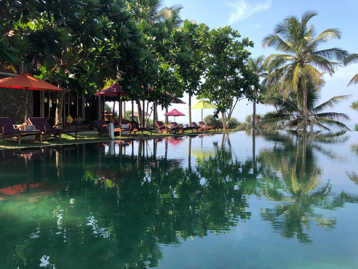 Utmt - Underneath The Mango Tree Spa & Beach Resort ディックウェラ エクステリア 写真