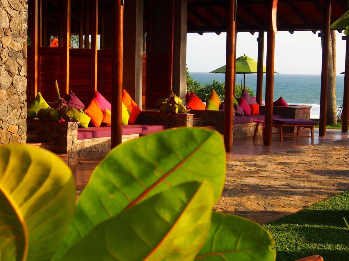 Utmt - Underneath The Mango Tree Spa & Beach Resort ディックウェラ エクステリア 写真