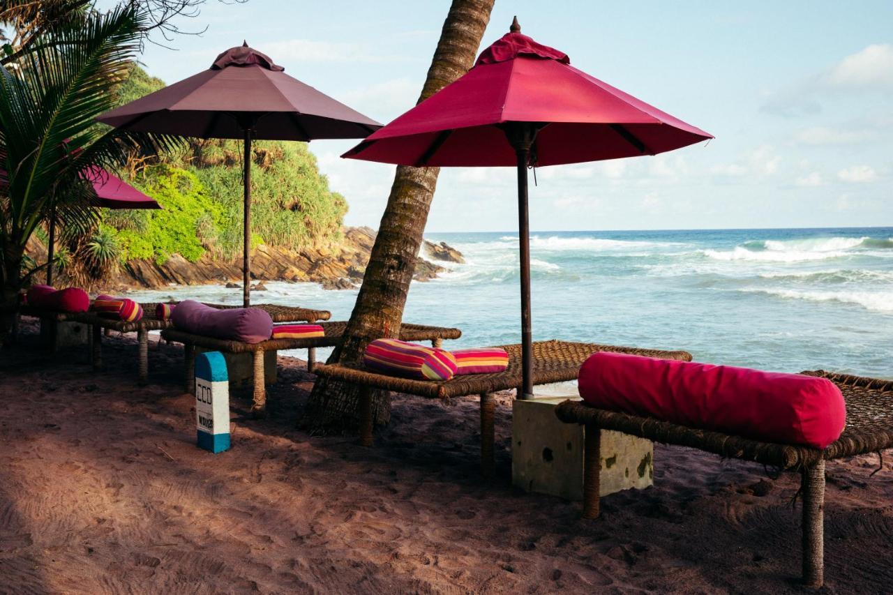 Utmt - Underneath The Mango Tree Spa & Beach Resort ディックウェラ エクステリア 写真