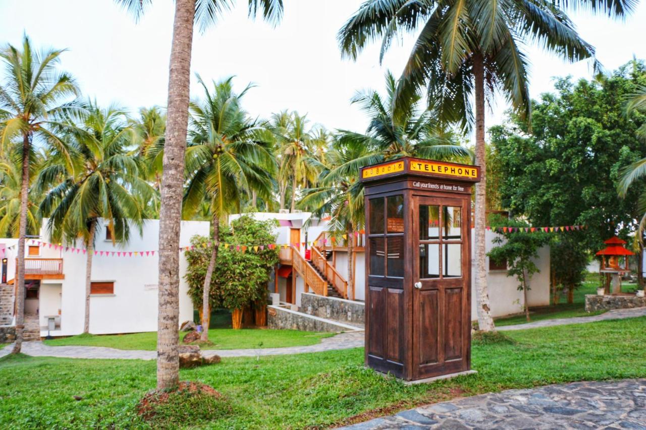 Utmt - Underneath The Mango Tree Spa & Beach Resort ディックウェラ エクステリア 写真