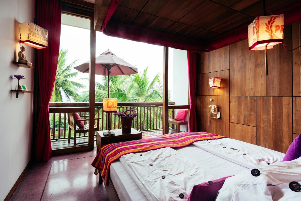 Utmt - Underneath The Mango Tree Spa & Beach Resort ディックウェラ エクステリア 写真