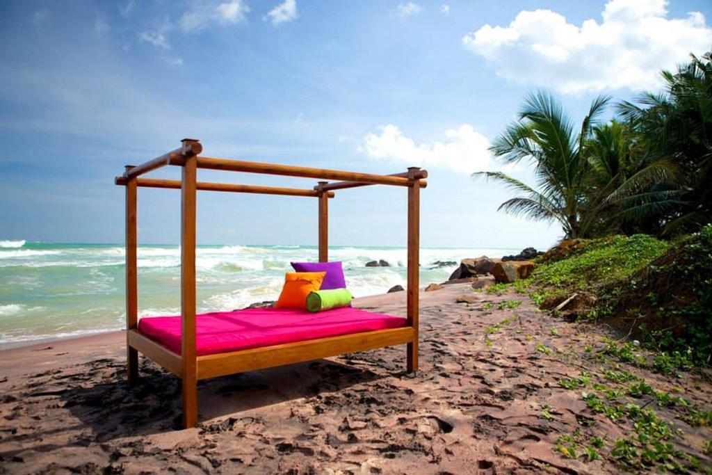 Utmt - Underneath The Mango Tree Spa & Beach Resort ディックウェラ エクステリア 写真