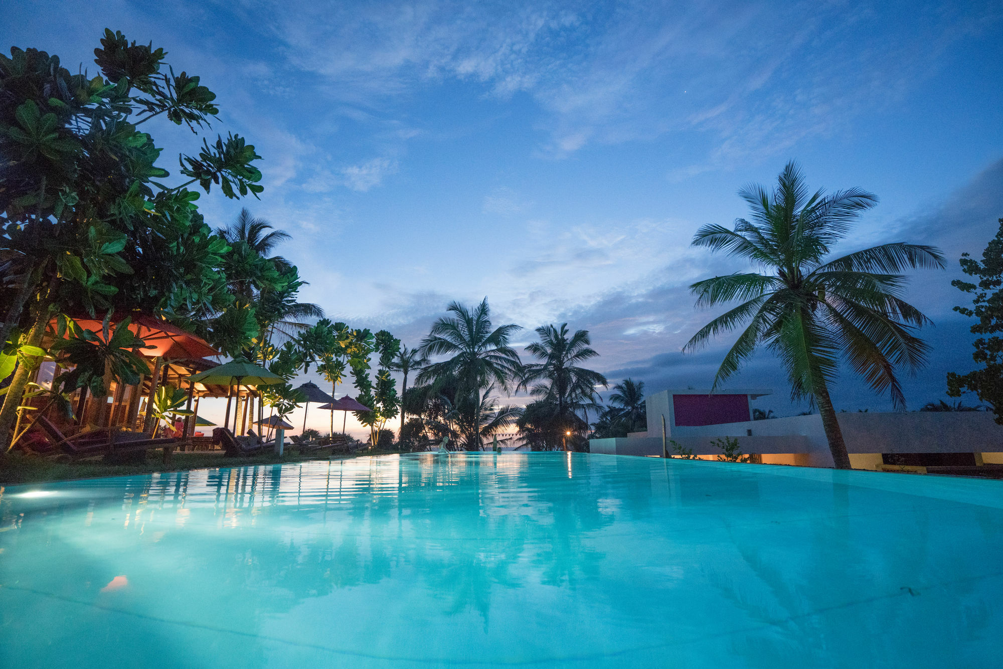 Utmt - Underneath The Mango Tree Spa & Beach Resort ディックウェラ エクステリア 写真